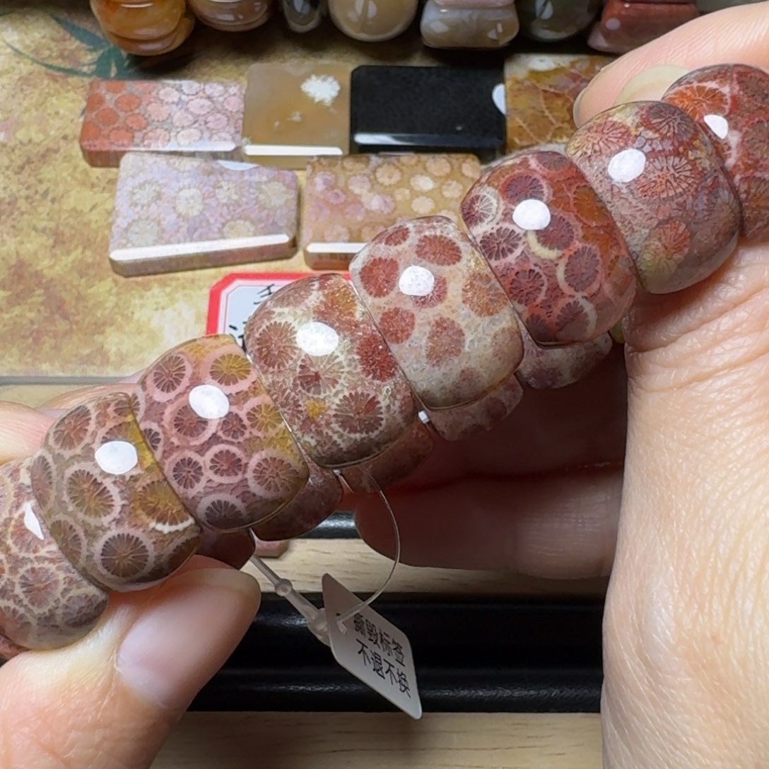 硅化玉紫红满花，可盘未镶嵌