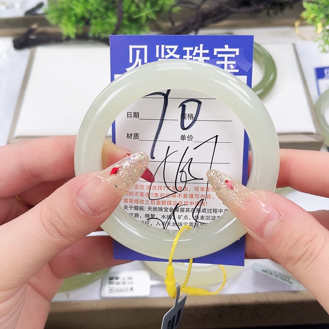 和田玉手镯未镶嵌