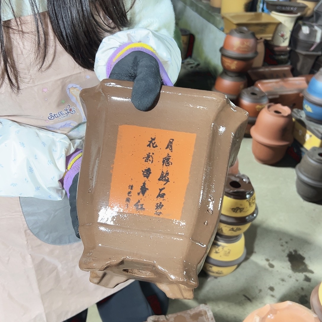 23红色切角四方花盆花盆