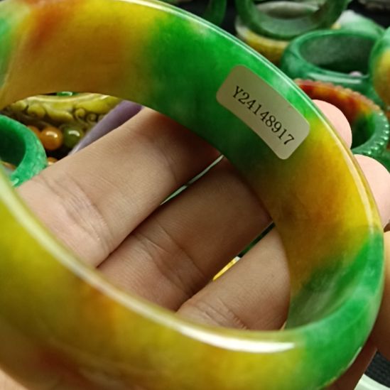 翡翠未镶嵌颈饰杨**兴