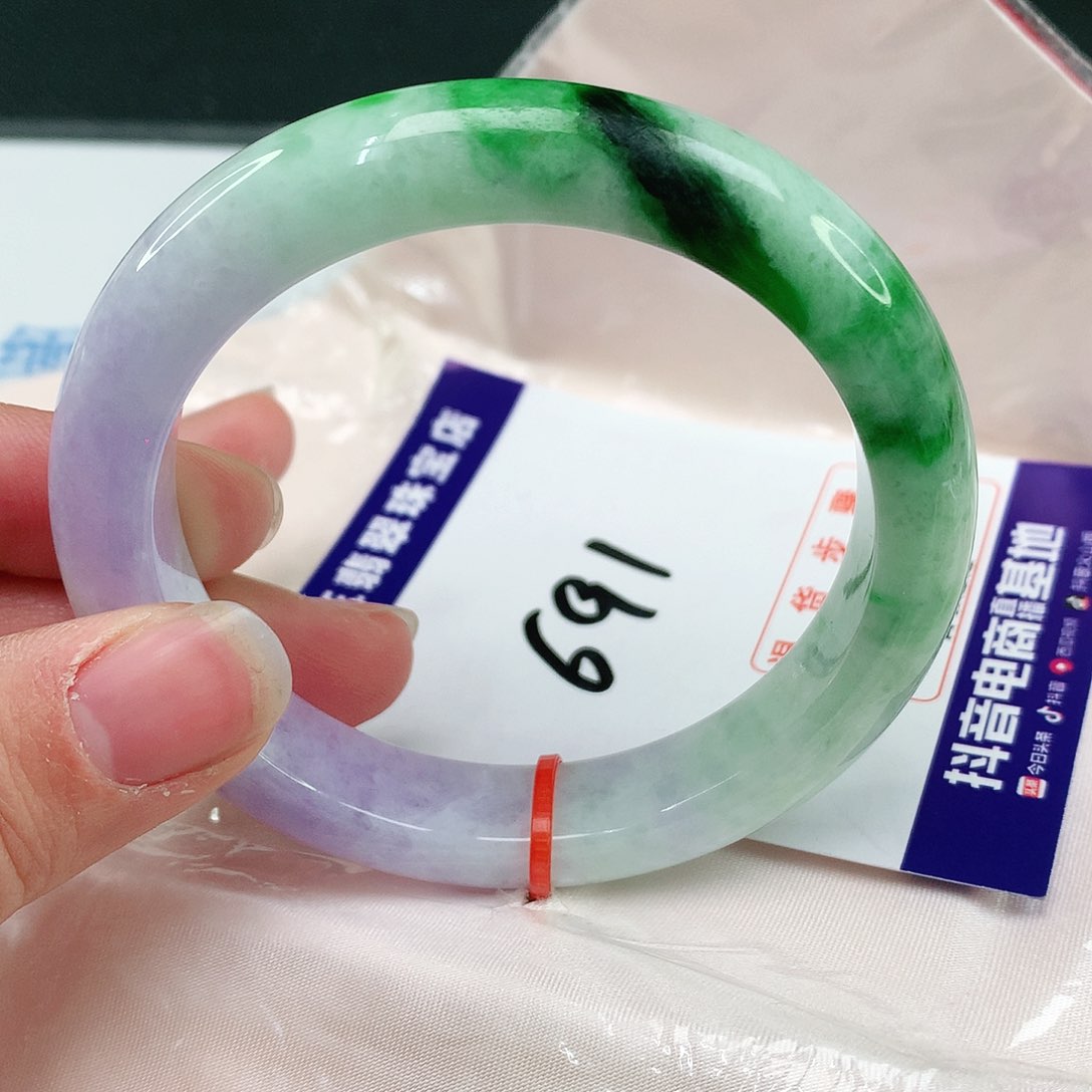 翡翠手镯未镶嵌翡翠