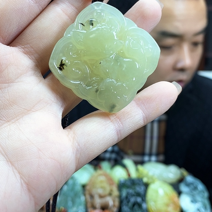 蛇纹石玉吊坠未镶嵌