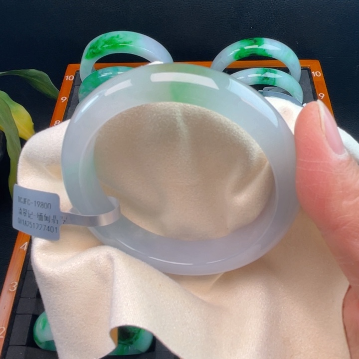 翡翠未镶嵌手镯缅甸翡翠