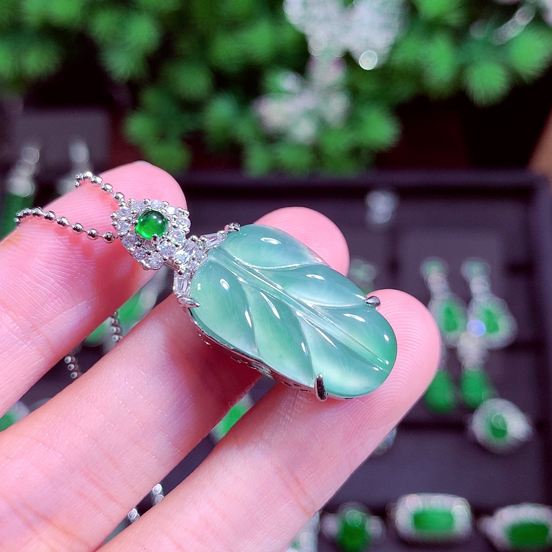 颈饰未镶嵌翡翠天然