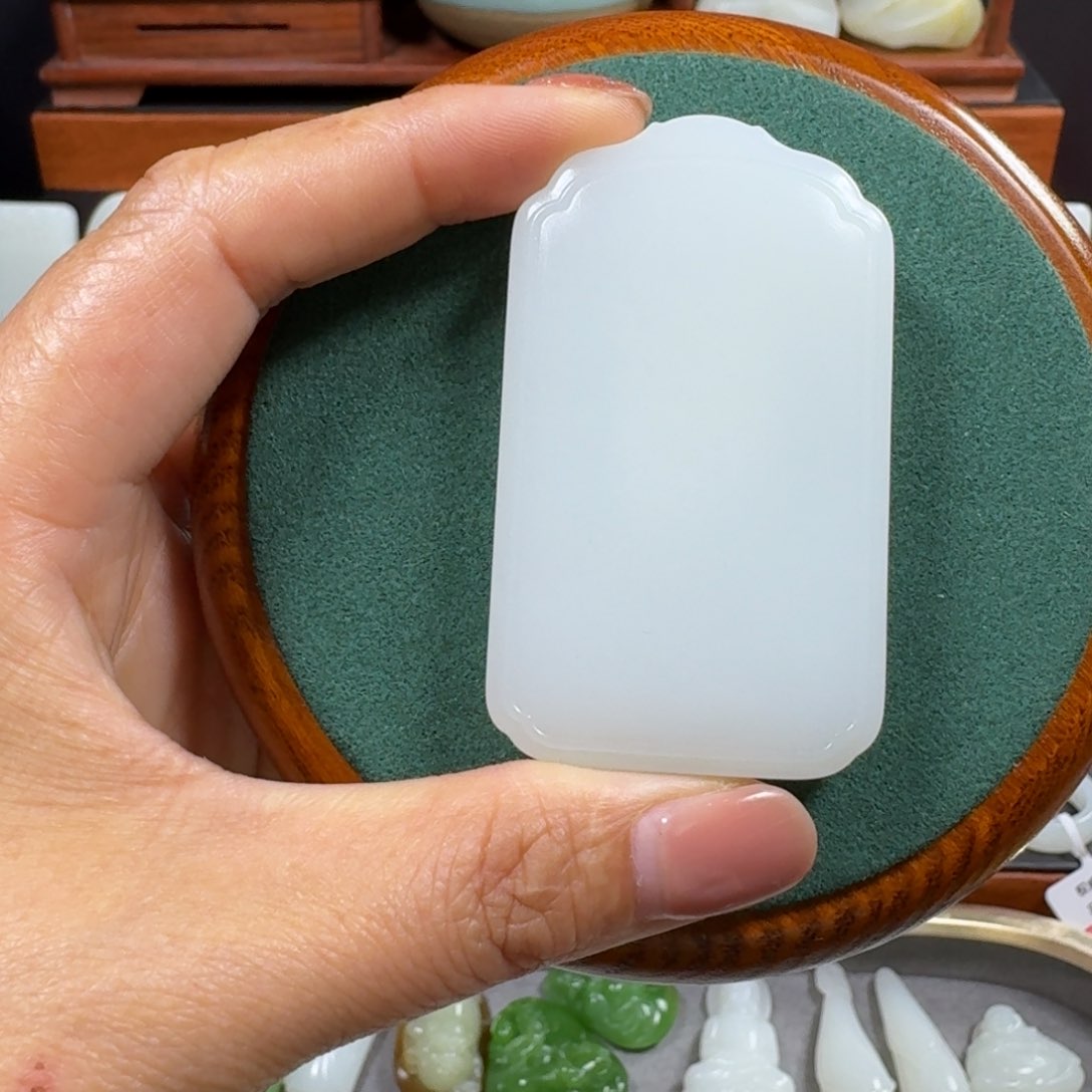 和田玉颈饰未镶嵌小*子