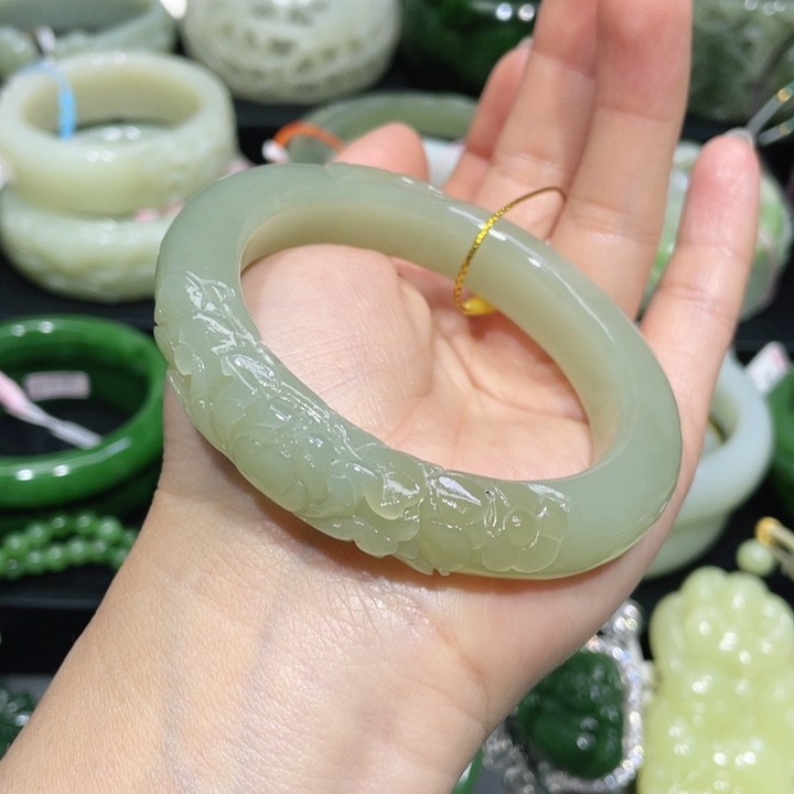 和田玉手镯55圈口 编号38未镶嵌