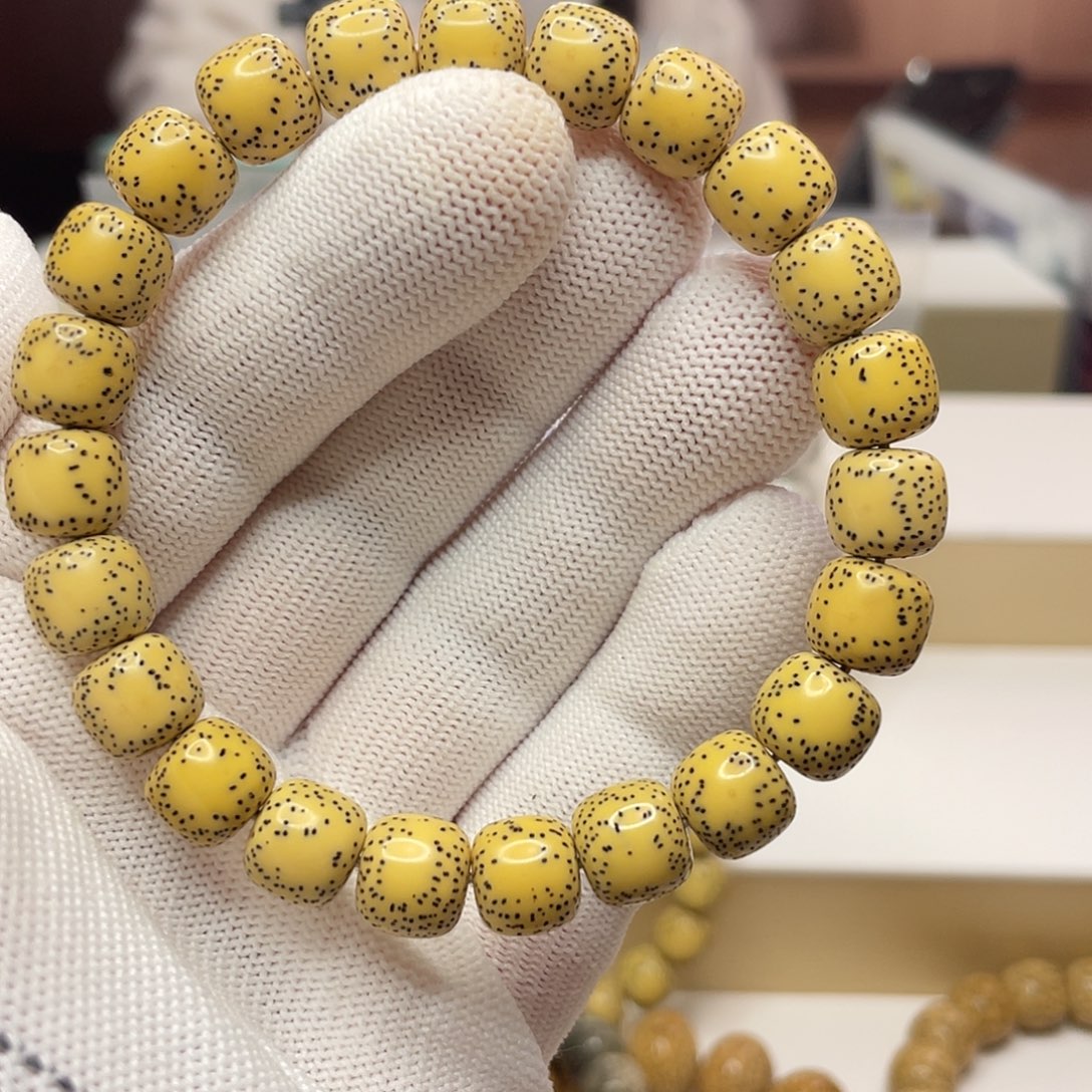 星月菩提吊坠10/9原生态大眼双留白鸡油黄单圈