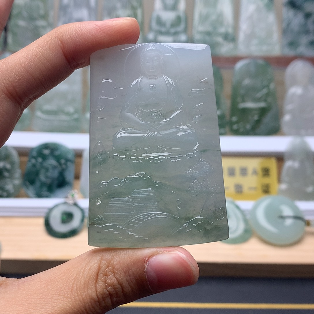 差***生翡翠未镶嵌颈饰阿弥陀佛