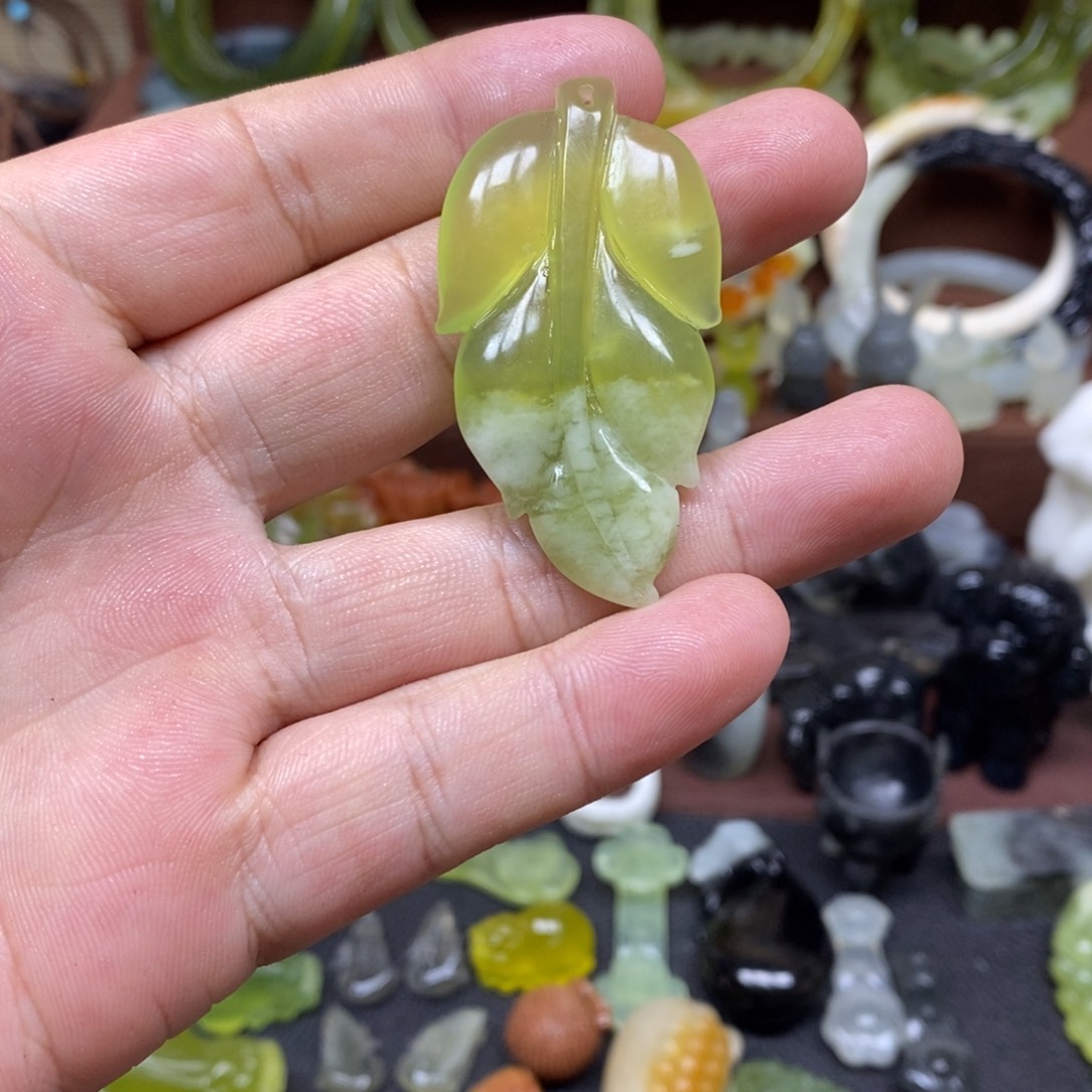 蛇纹石玉吊坠(赠链)未镶嵌