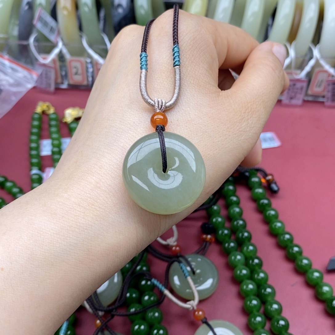 和田玉未镶嵌吊坠(不含链)月****圆