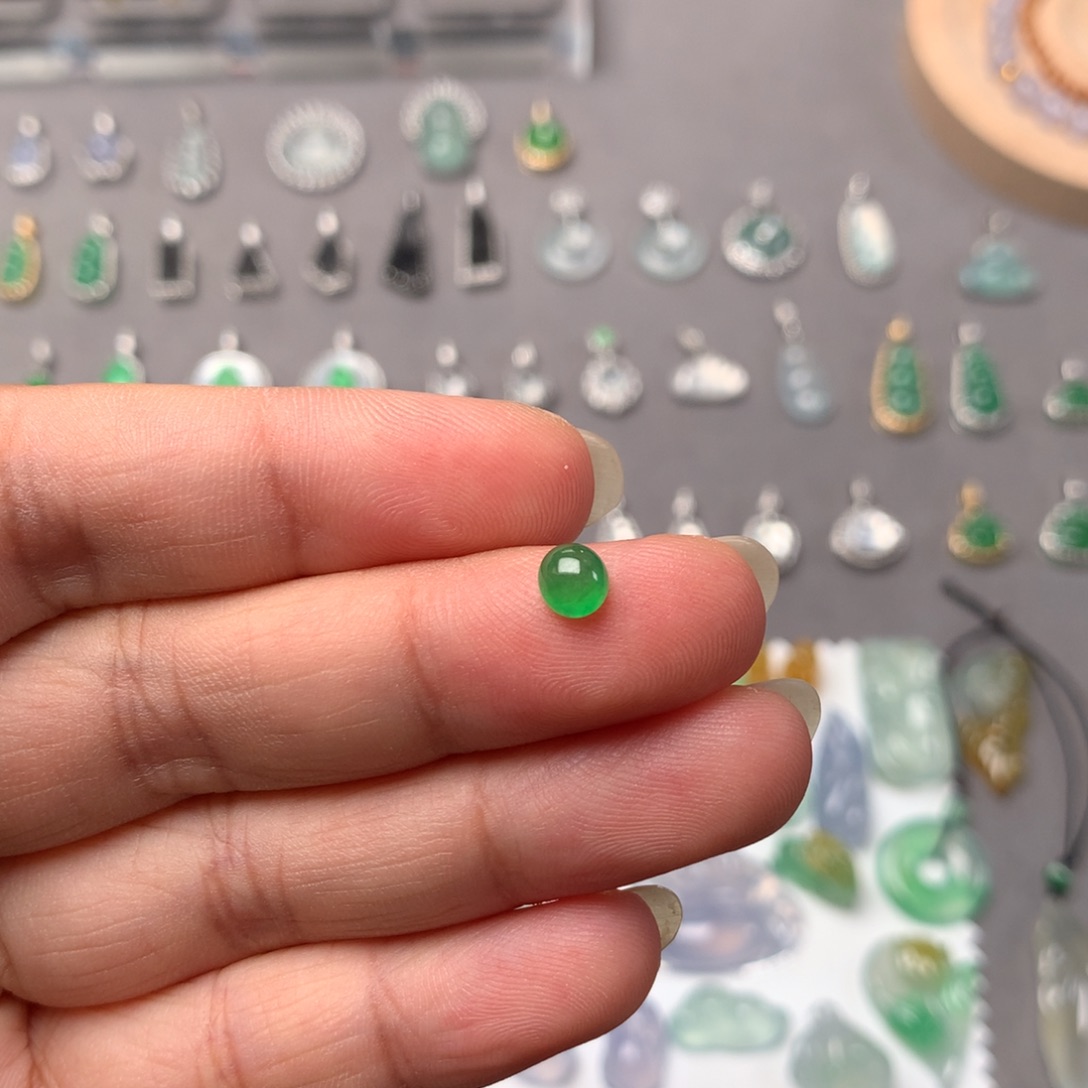 翡翠颈饰未镶嵌c*?蛋面