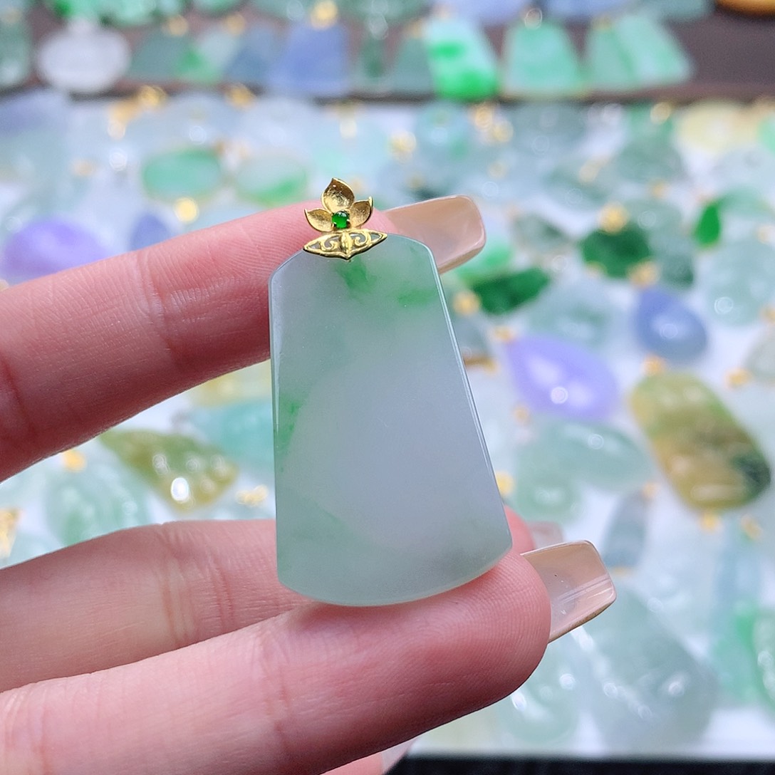 翡翠颈饰未镶嵌翡翠