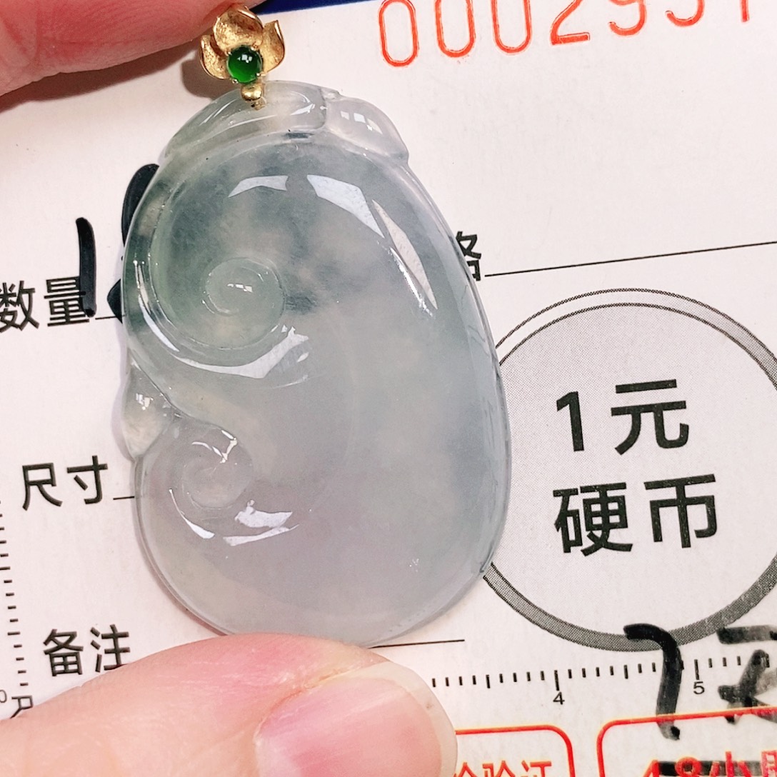 颈饰18K金镶嵌翡翠