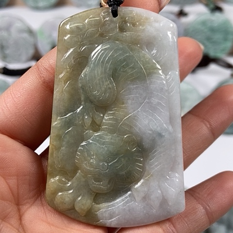 翡翠颈饰未镶嵌下山虎福利