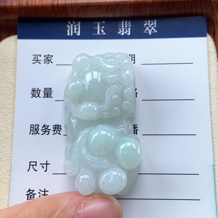 翡翠未镶嵌颈饰霸王貔貅