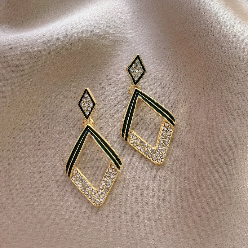 【210】耳环女款气质网红耳钉2024年新款耳坠小众高级感爆款耳饰