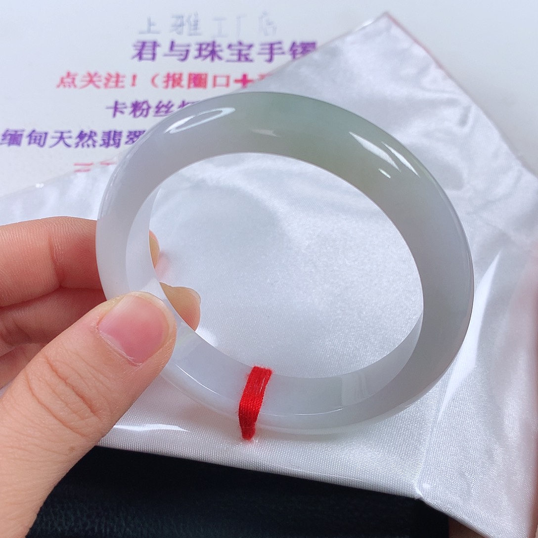 翡翠手镯未镶嵌請****﹌ 正圈