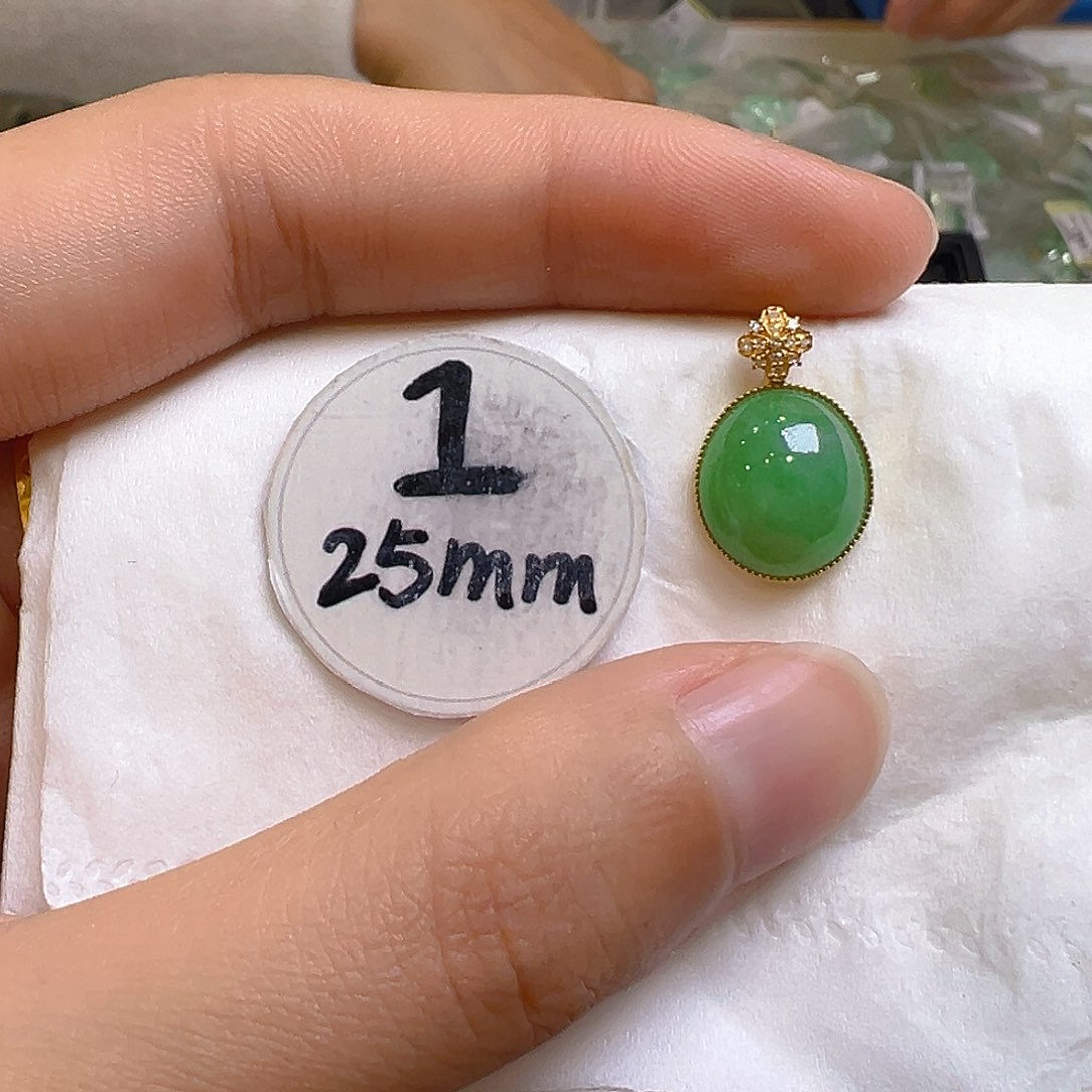 翡翠颈饰18K金镶嵌翡翠