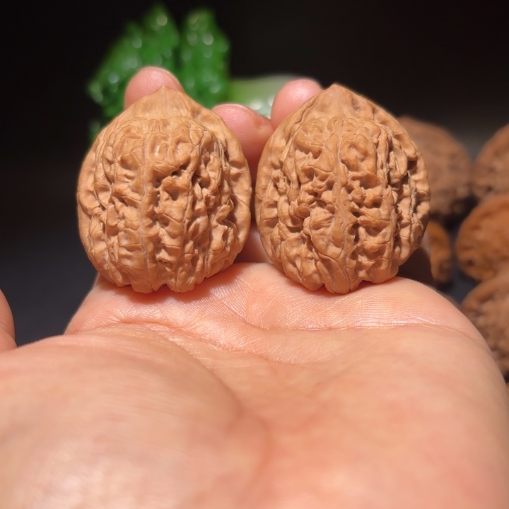 文玩核桃吊坠文玩核桃吊坠鸡心34