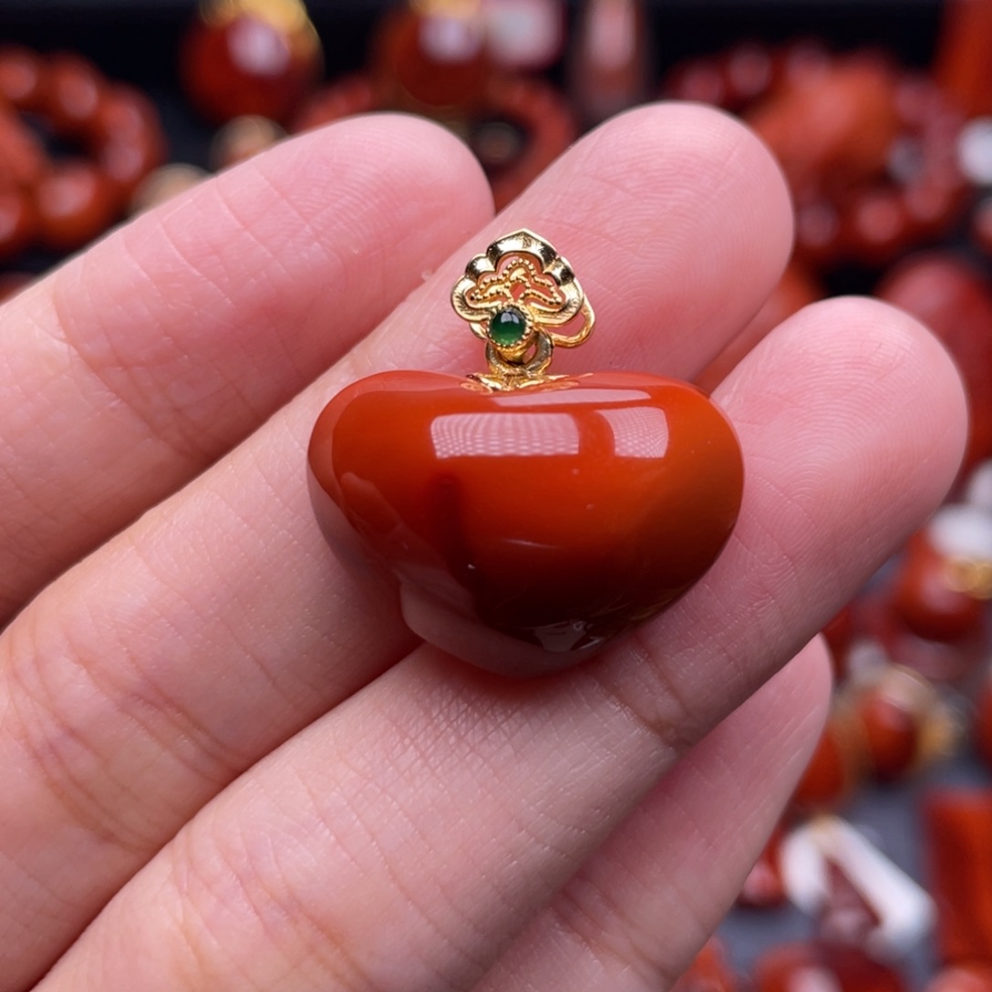 南红玛瑙18K金镶嵌珠宝奇石心想事成吊坠
