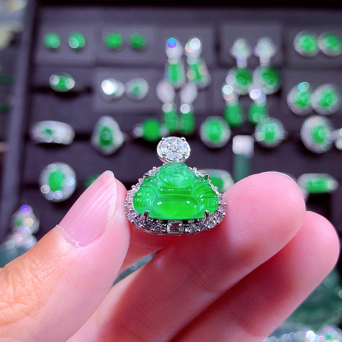 颈饰未镶嵌翡翠天然