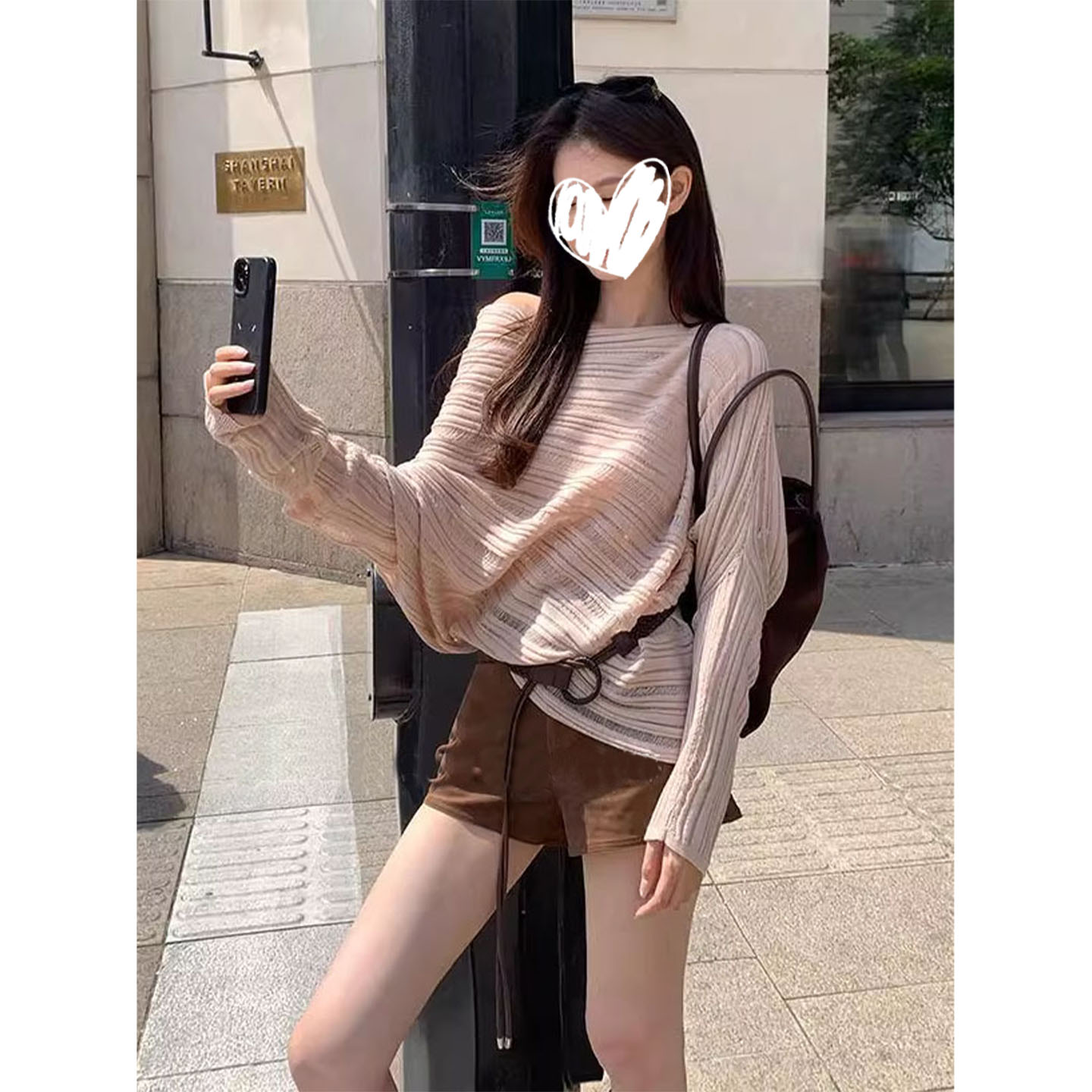 法式慵懒感不规则长袖条纹针织衫镂空露肩上衣短裤女百搭两件套装