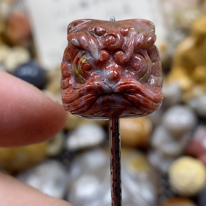 颈饰未镶嵌硅化珊瑚（珊瑚玉）