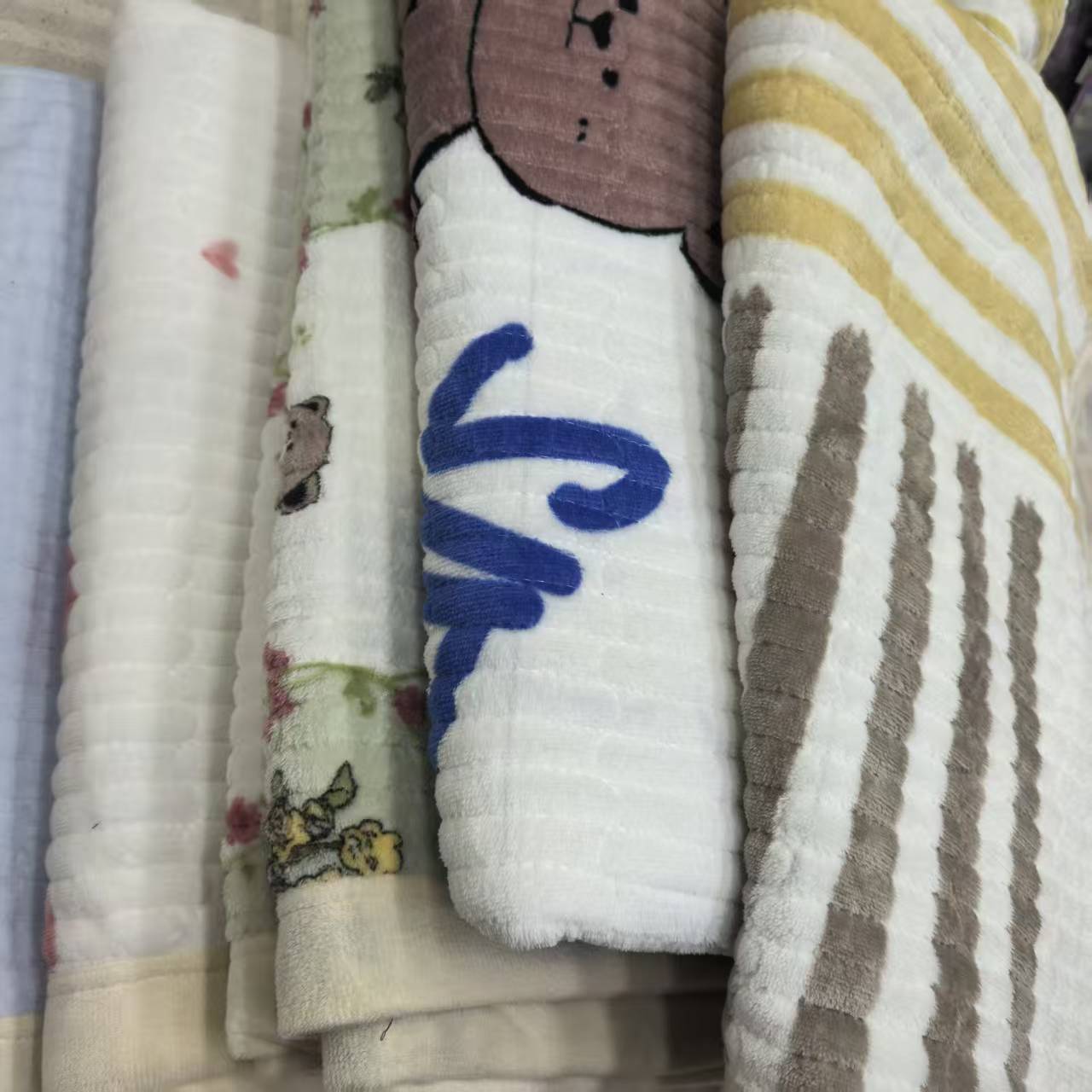 不挑花色--90*220牛奶绒加厚床盖沙发垫学生垫