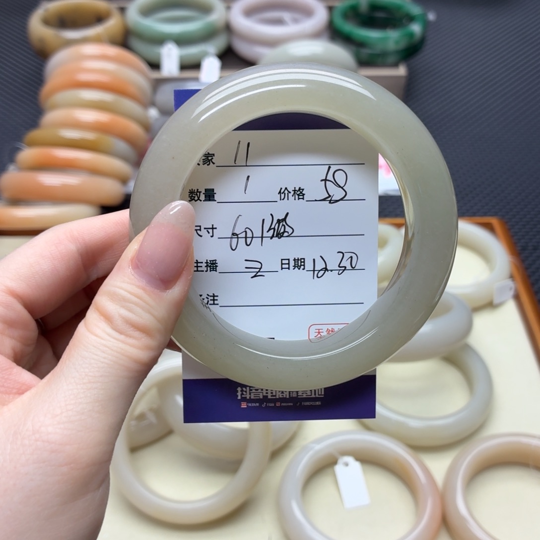 石英质玉未镶嵌手镯