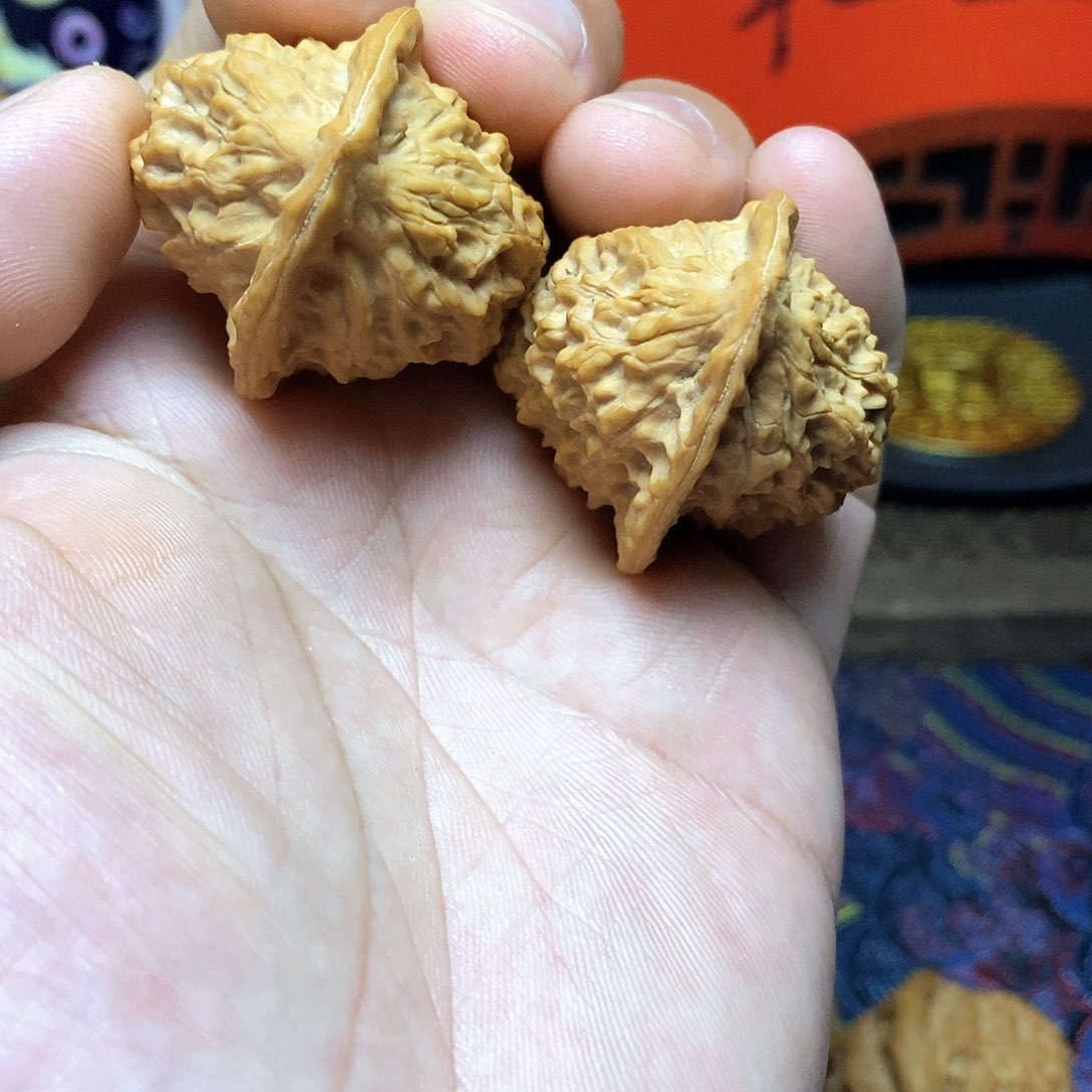 文玩核桃把件野生鸡心文玩核桃