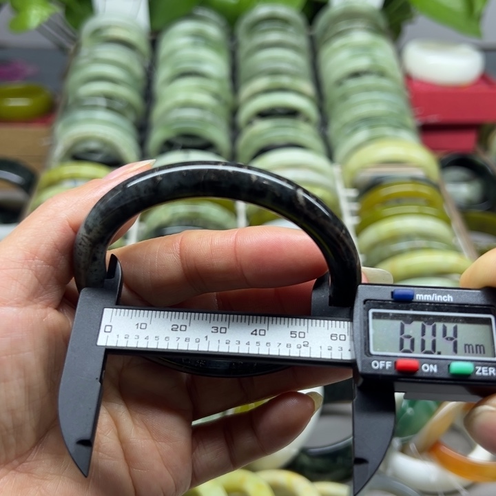 蛇纹石玉未镶嵌手镯25