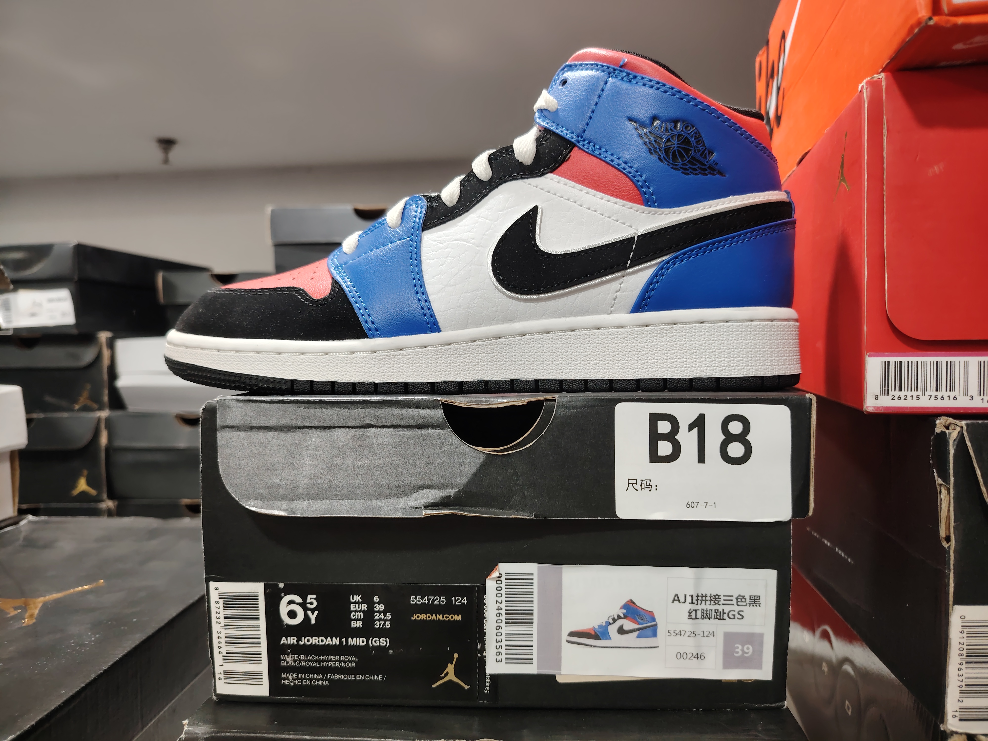 NIKE AJ1 拼接高帮 39码 全新原盒 12.28 B18