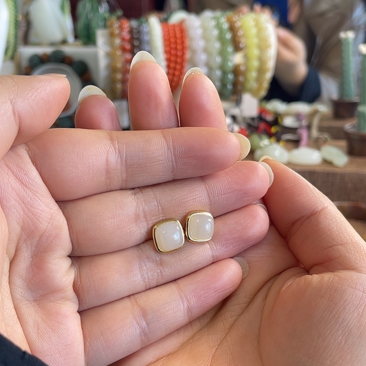 和田玉未镶嵌耳饰