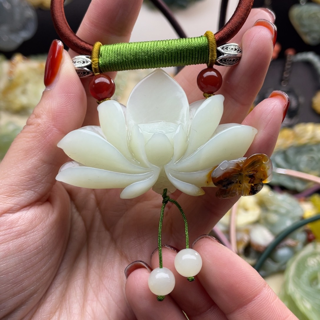 蛇纹石玉颈饰未镶嵌