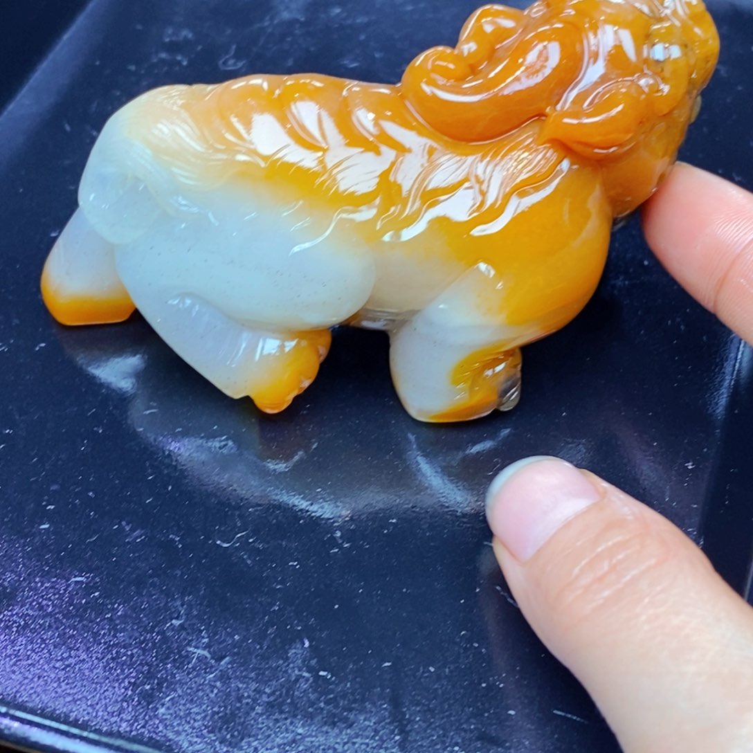未镶嵌石英质玉（黄龙玉）颈饰