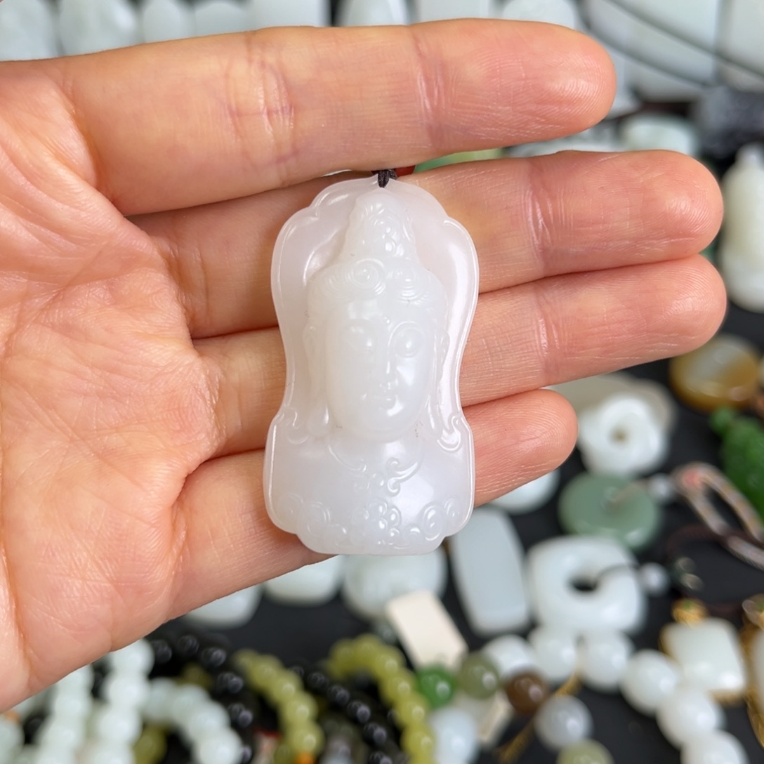 和田玉未镶嵌吊坠(赠链)