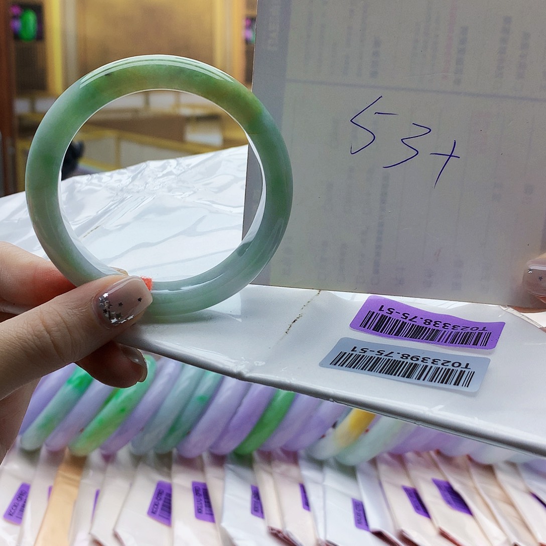 翡翠未镶嵌手镯hjk