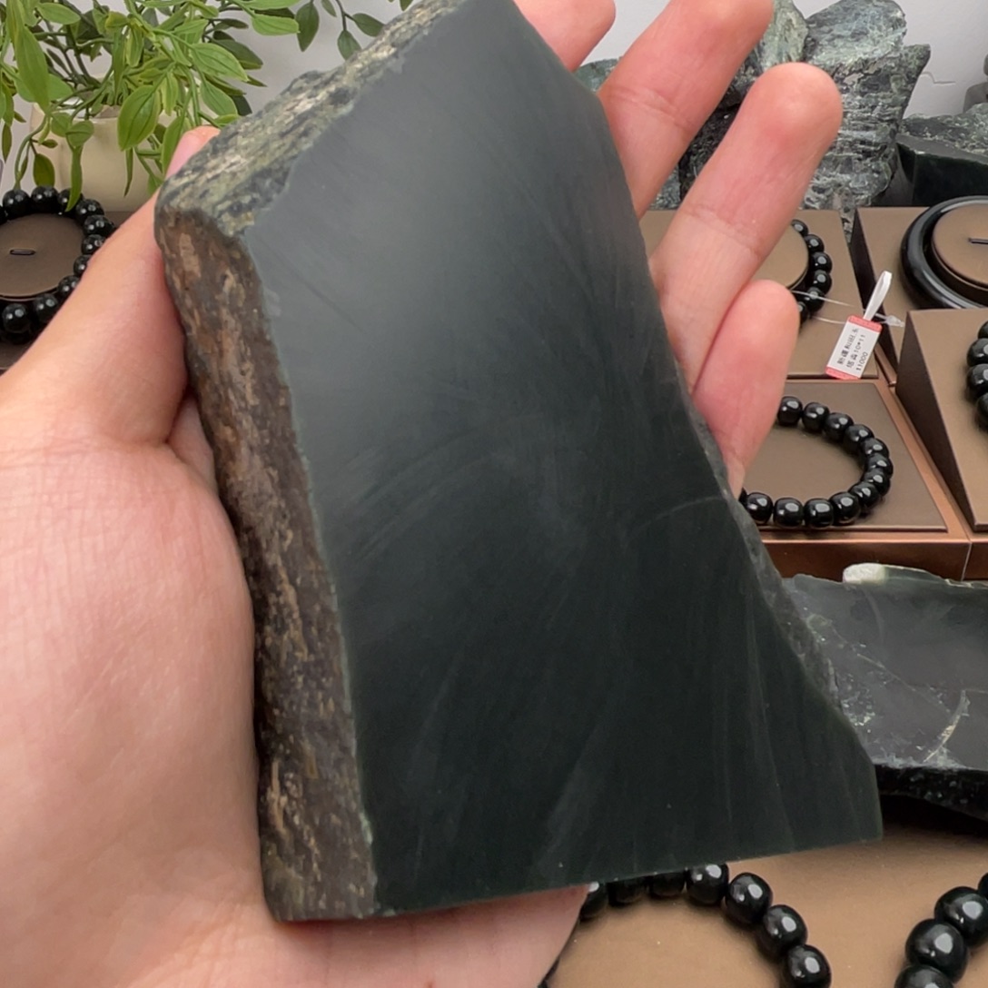 和田玉未镶嵌把件塔青面粉皮原料特细