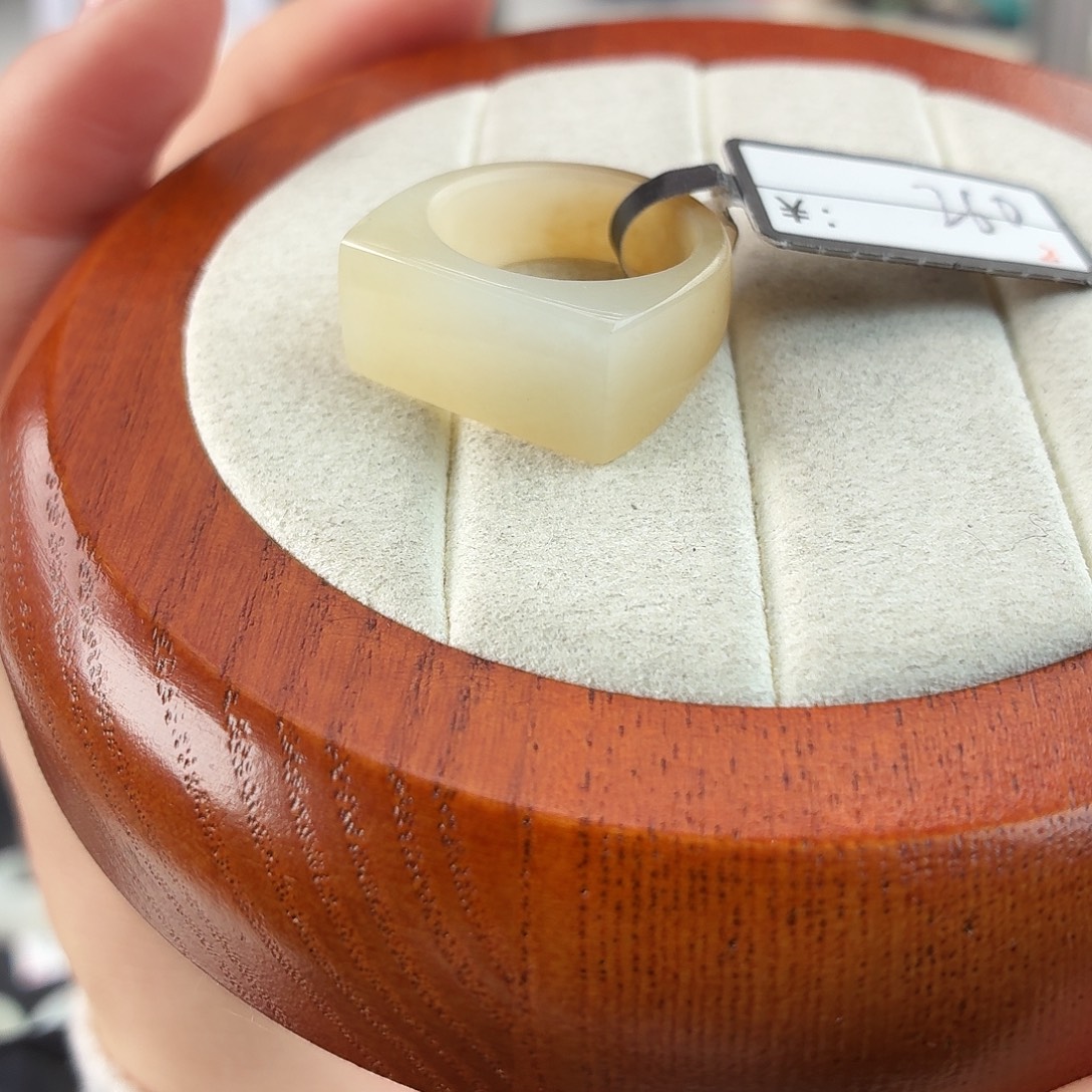 和田玉未镶嵌戒指r40糖白渐变马鞍16.2