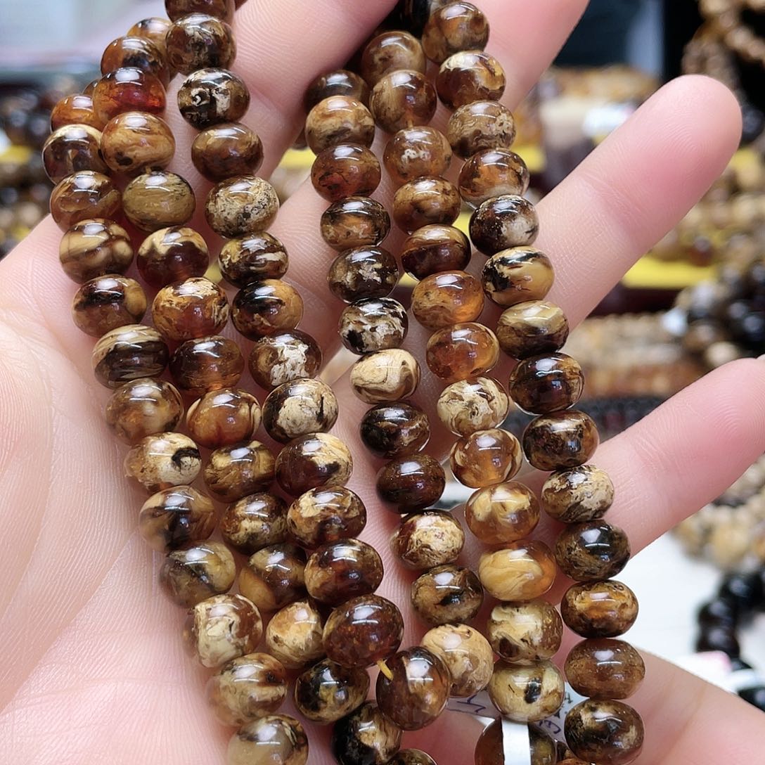 琥珀裸石未镶嵌九