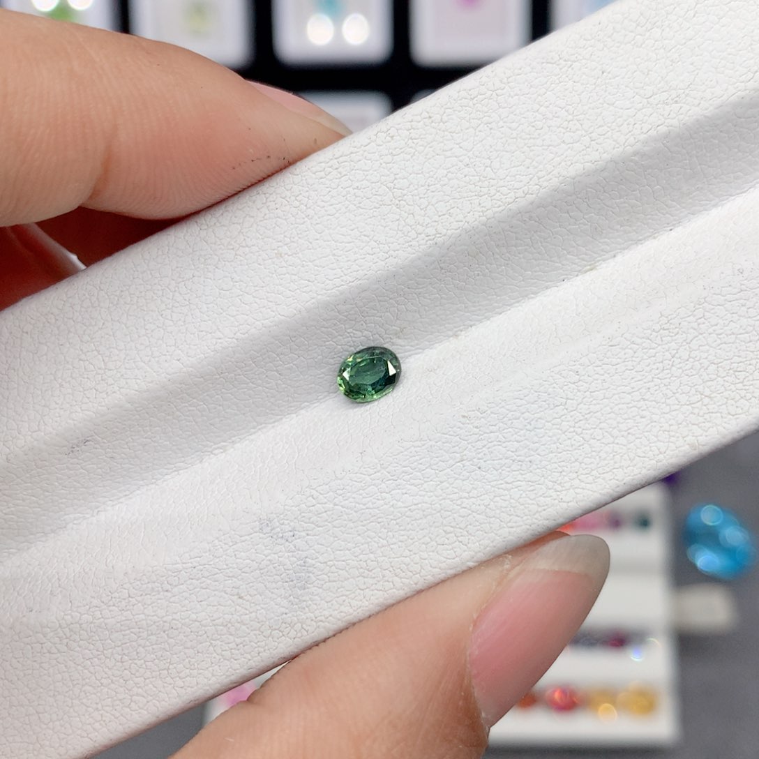 蓝宝石裸石未镶嵌