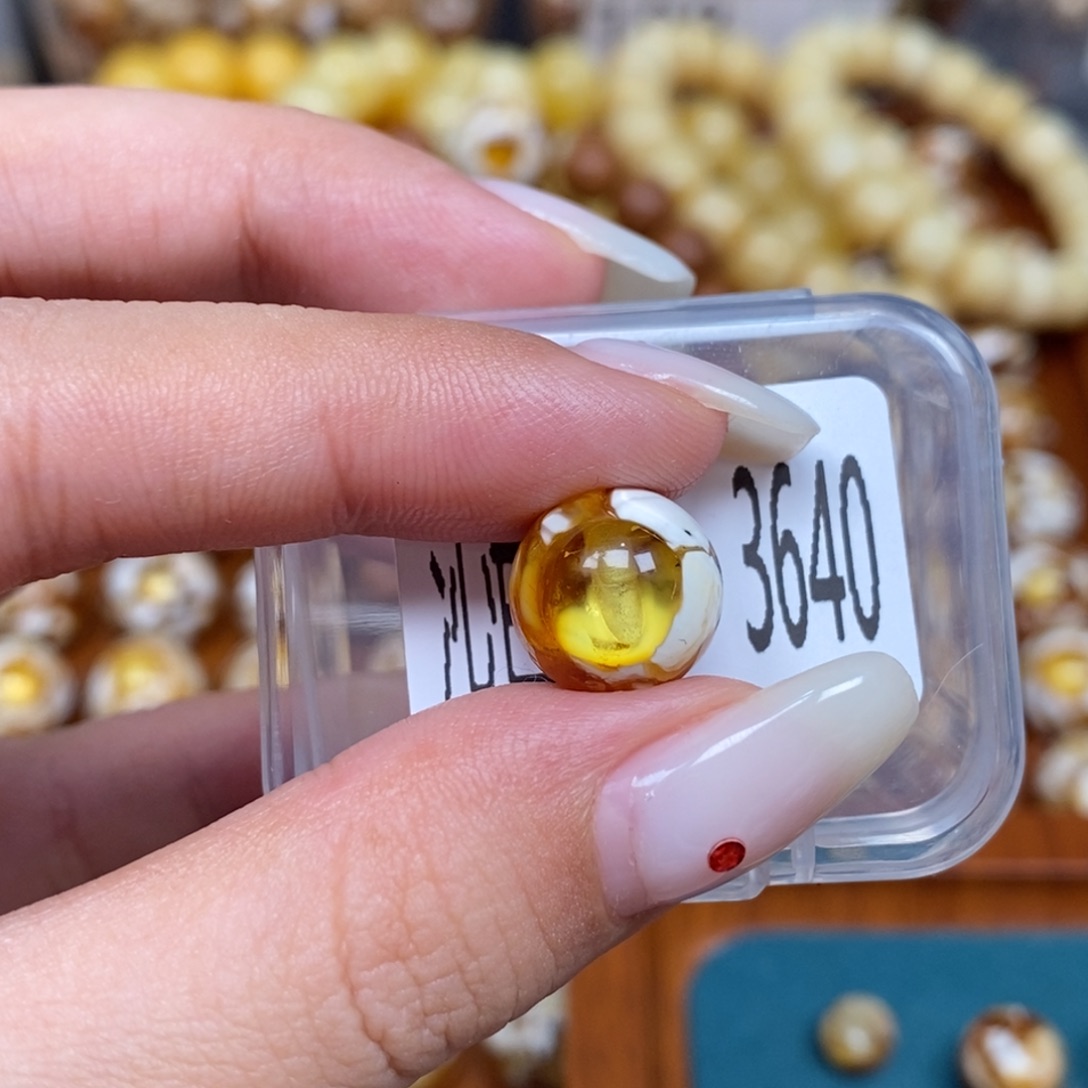 蜜蜡未镶嵌珠宝奇石3640