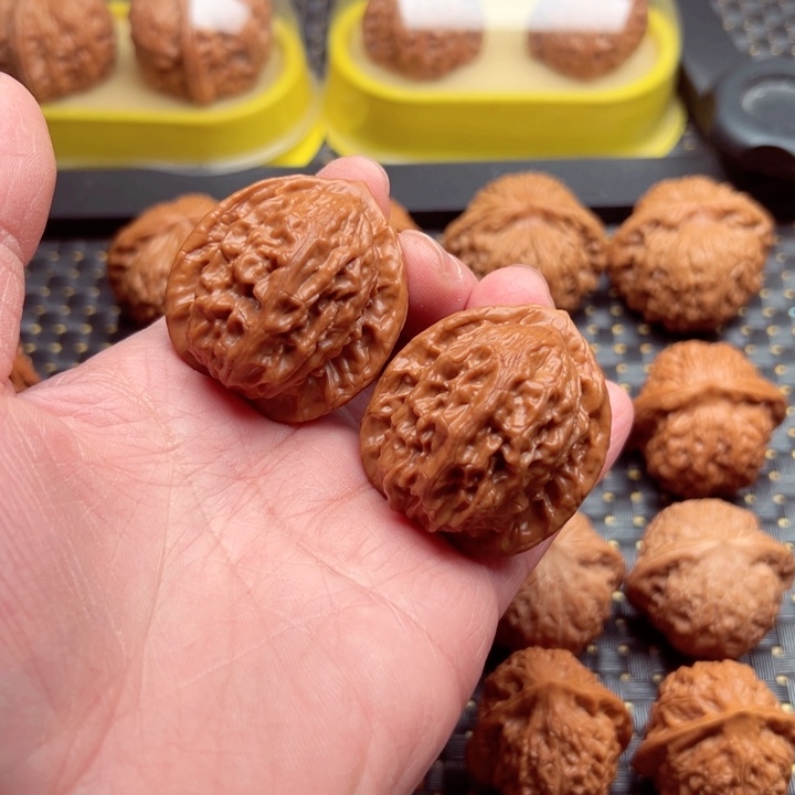 文玩核桃吊坠大红袍39