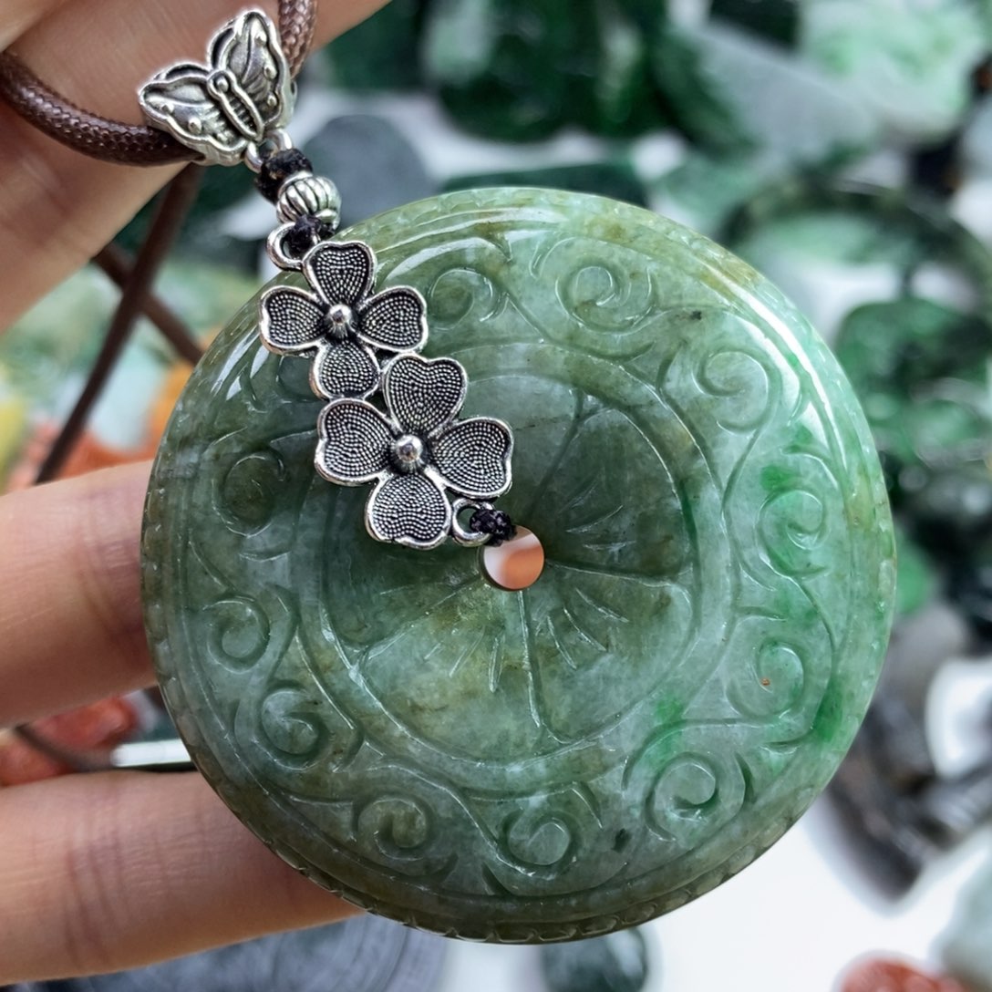 翡翠颈饰未镶嵌吊坠