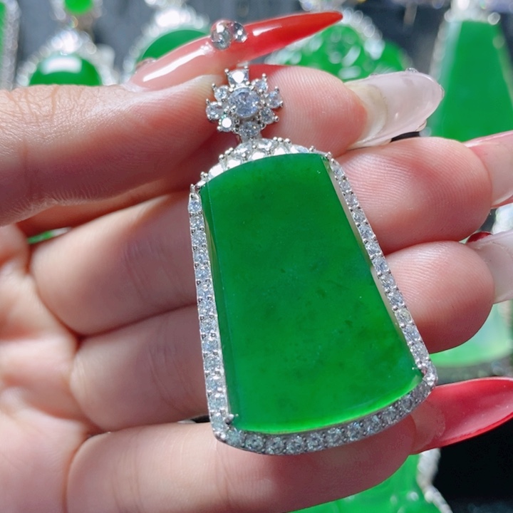 翡翠颈饰未镶嵌