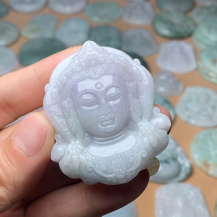 小***瓜翡翠未镶嵌颈饰观音头