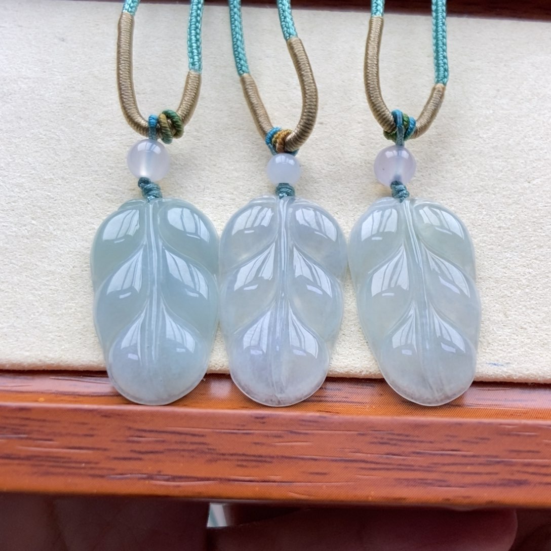 翡翠未镶嵌颈饰吊坠多样性发货发其一