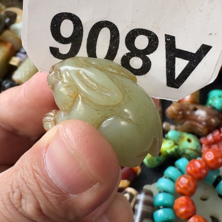 草***枚和田玉未镶嵌颈饰