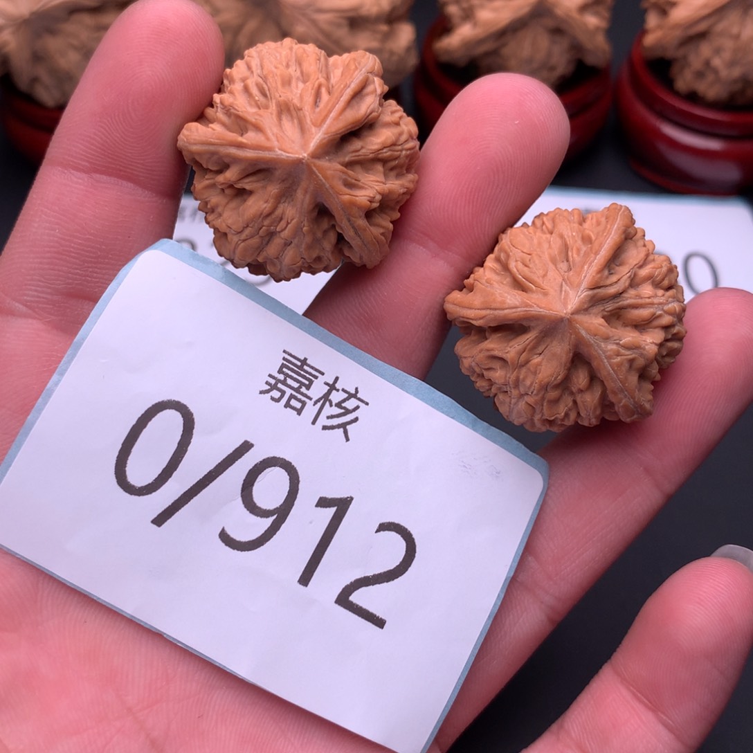 文玩核桃把件文山三棱手捻30