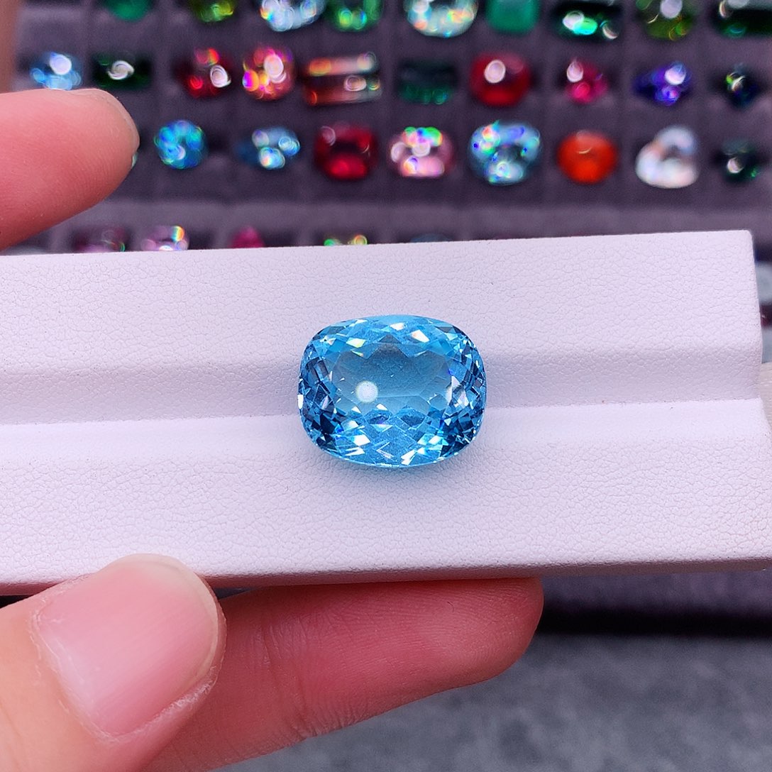 未镶嵌裸石托帕石